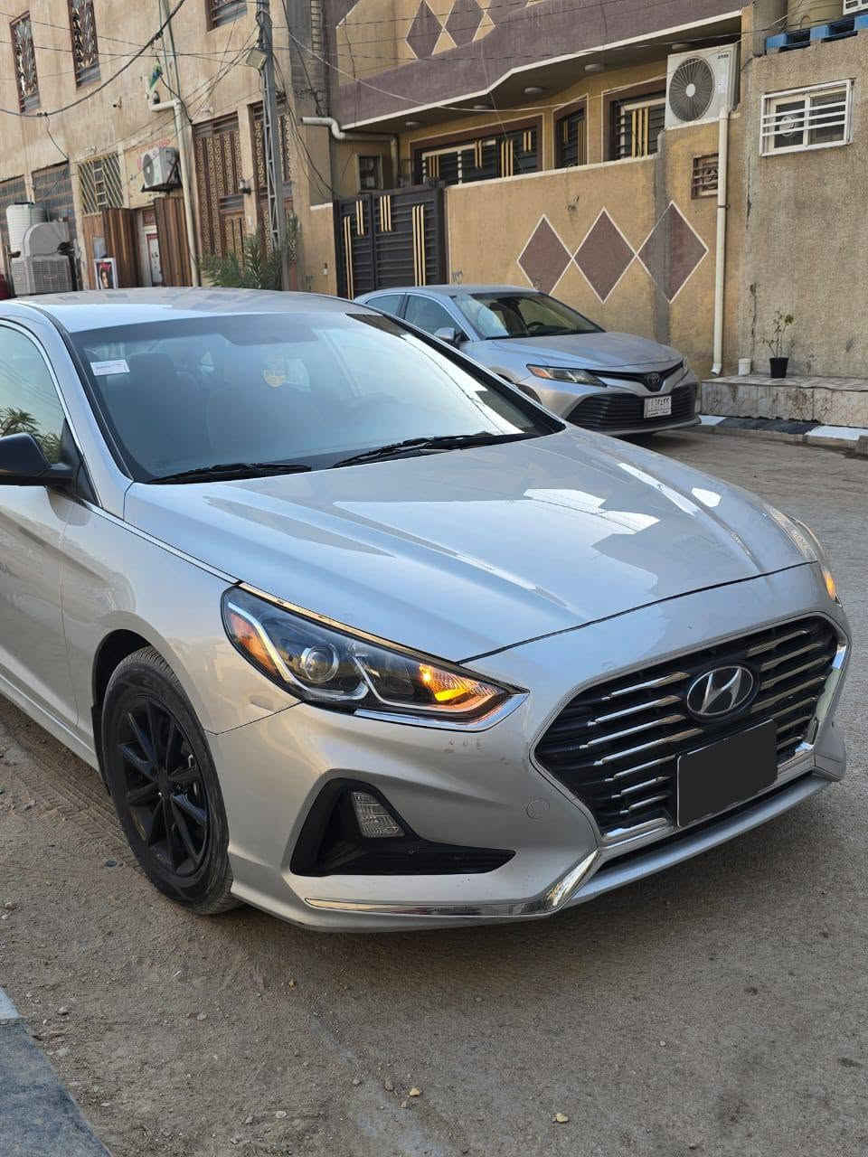 سلام عليكم سوناتا موديل ١٩ لون سلفر السيارة حادثه قبغ جنطه باقي السيارة مكفوله كلها السيارة جاهزه تبريد شاشه كاميرا حساسات سعر السيارة ١٢٠ ورقه وبيه مجال بسيط الشراي يتصل على هذا الرقم 
***********

