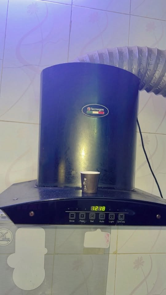 كاونترات متر ونص متر ونص مع مرشحه ٢٥٠الف وميز طعام ٦كراسي يتكبر يصغر ١٠٠الف مكان الاعظميه ***********
