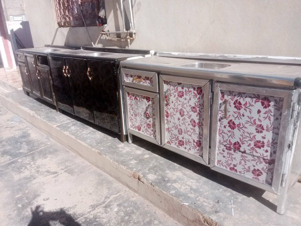 للبيع///مغسلة مطبخ عدد 3 قياس 160سم مقطع سعودي سعر الواحد 85الف ولي يريدهن 3 احسبهن عل 70 الف الواحد العنوان الكرابله الاتصال *********** يوجد وتساب.
