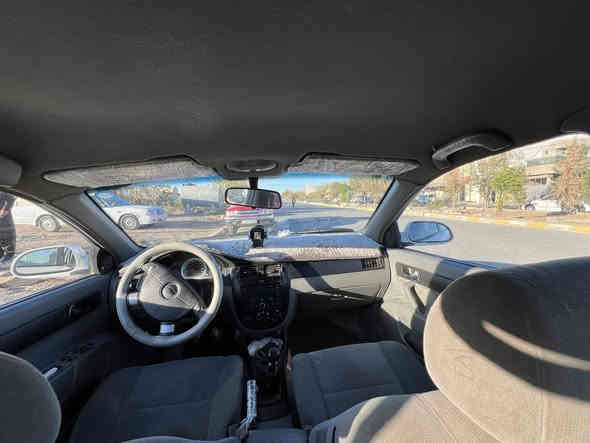 Optra٢٠١٢  رەقەمووسەنەوی نویە تا٢٠٢٧ 
لێدراوی نیە 
رەسمی سۆنەرەکەیم داناوە
کۆبۆنی بەنزینی هەیە 
هەمو گیانی لۆکە 
مەکینەی بەس قەباغ کرایتەوە مەکینەی بەشەرت دەنگورەنوبوخارو شتی نیە 
١٦٠هەزار هقیقی رۆشتوە
تەقەو رەقەشی هەموو بەشەرت وەک توپ سیارەکە چوار  تاو ویلی لۆکە سعر ٨٨مجال کەم 
شوێن چەمچەماڵ 
***********
***********
ئەدمین❤️
