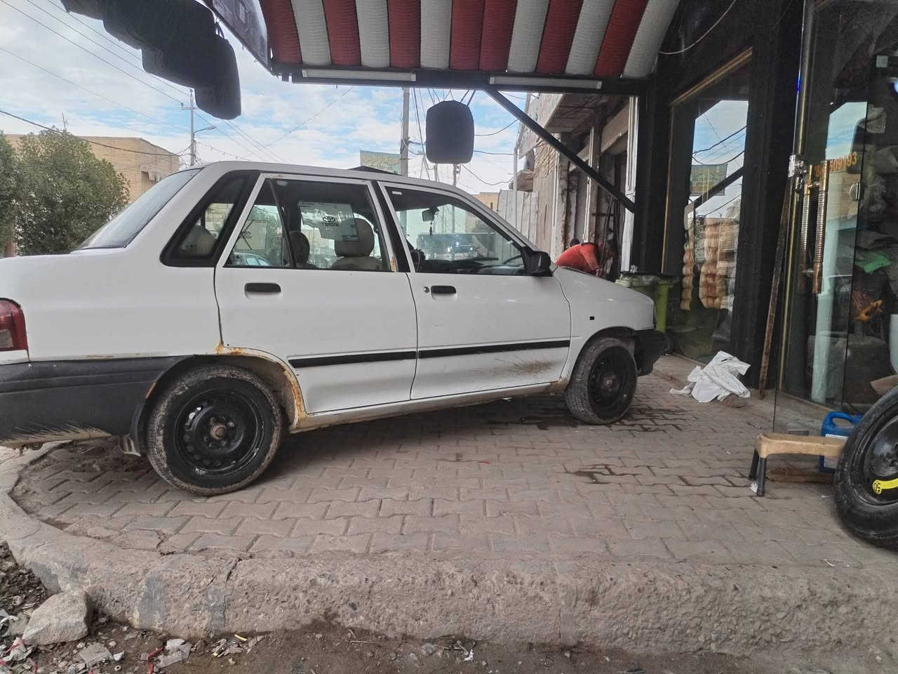 سايبه للبيع السعر 22 ورقه  محرك وكير جدد ع شرط تخم تاير جديد حداديه جديده رقم قادسيه الماني مشروع وطني تحويل مباشر موديل 2012 مكان السياره الديوانية قضاء الشاميه ***********
