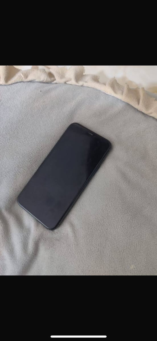 ايفون 11 برو فقط ذاكره 64 بطاريه 77 كلشي شغال ما مفتوح الجهاز ب 250 وبي مجال رجاءً اقره المنشور زين وتعال ***********
