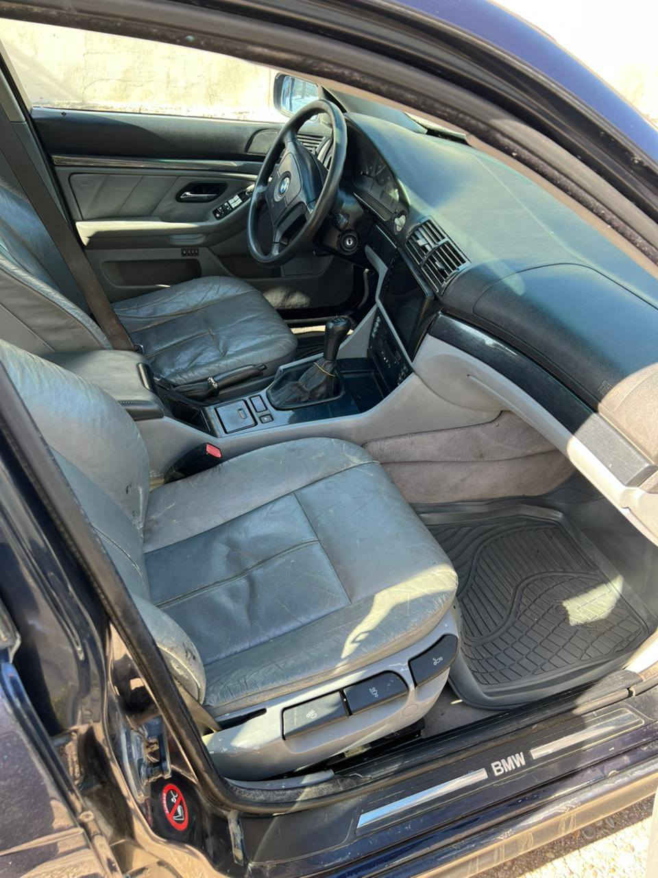 سلام علیکم بیێم سەقەر مۆدیل 1998مەکینە 525فول فولە بەس گێرعادیە سیارە کە یک دینار مەسرفی نیە دەعمولێداروی هیچ نیە تەنیا بۆجوانی سبوغ عامە شوێن کرکوک 
***********
*********** كركوك, العراق
