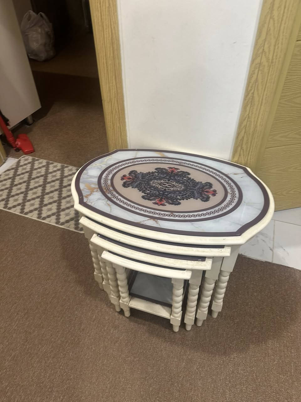 ديوان تركيا المنشاء نظيف جدا جدامع كوشات عدد 5 مقاعد عدد 6 لون رصاصي ماركه معروفه مو عادي السعر المطلوب ٤٥٠ الف لتواصل ***********
