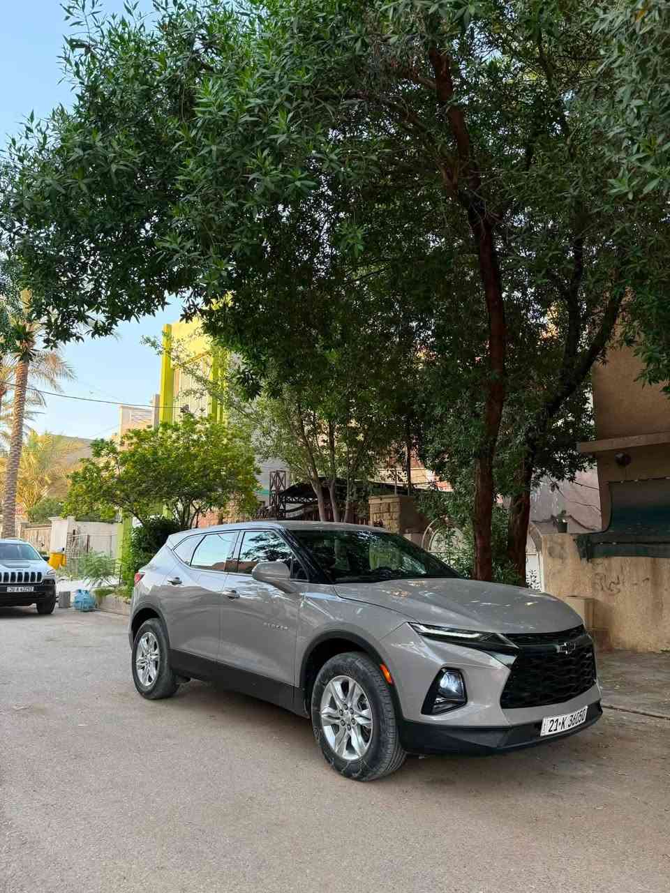 بلايزر 2021 لون اسمنتي مواصفات (LT2)
محرك 2000 تيربو 
ماشيه 49 الف ميل 
الضرر مثل ماموضح بالصور لا لغد لا شواصي 
ايرباك دركه فقط راجع سستم
المواصفات:
تحديد مسار 
بصمة تشغيل
*   بصمة 4 ابواب مع جنطه
* مع بصمتين �لايت ليد + نهاري
*   تحكم وضعيات القيادة�‹ تحكم ستيرن جهتين�هاند بريك بصمة
Type-C و USB منافذ
‹ كشنات كهربائي
• تبريد قطعتين
شاشة كار بلي + أندرويد اوتو
رادار امامي جانبي خلفي تفاعلي
‹ 
كاميرا 
(Auto start) اوتو ستارت ←
(Auto stop) اوتو ستوب
مانع انزلاق+ABS

السياره نظيفه كلش كير مكينه دبلات امامي خلفي كله تمام التمام وماناقصها ولا شيء

تم تنزيل السعر لظرف خاص 
🔴🔴🔴السعر 168 وبيها مجال بسيط 🔴🔴🔴
مكان السياره ديالى بعقوبه 
للتواصل خاص او على الرقم 
*********** واتساب موجود
