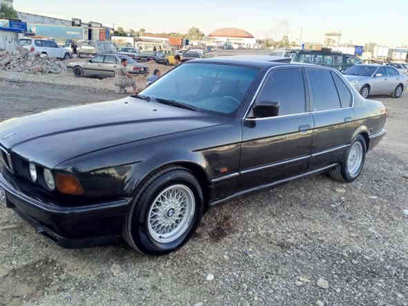 لەسەر ئیزنی ئەدمین
بەناوی خوای گەورە و میهرەبان 
بیئیم حەجم ٧٣٥ مەکینەی فەل گێڕ ئۆتۆ ماتیک 
مۆدێل ١٩٩١
سەنەوییە بەشەرتی حاسیبەو ئەوەلیات  
بێ زەربەو  لێدران لەسەر ساغی بۆیاخ کراوە هەموو گیانی لەسەر شەریکەیە 
چوار جام کارەبا  سلاید پەردەی دواوە 
ناو خورفەی لۆک دەبل چەکمەچە و ناو فۆرمیکا
چوار تایەو ویلی حەسیری لۆکی لە ژێرە 
مالی دۆستە
نرخی :٣٢ 
بۆ زانیاری زیاتر پەیوەندی بکەن
ژ.م:***********
واتساب:***********
