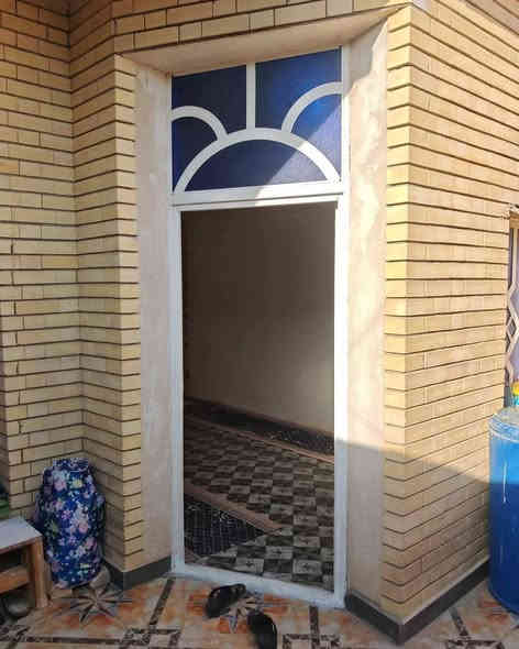 اسعد الله اوقاتكم احبتي الكرام يعلن مكتب عقارات النور الذهبي *********** *********** عن توفر لدينا دار سكن للبيع مساحه ١٠٠م الواجهه ٧ ونزال ١٥متر ابي الخصيب منطقه ابو الجوزي مجاور ملعب الخماسي يبعد كيلو متر عن شارع السايدين البيت يحتوي على غرفه النوم وديوان ومطبخ وصاله  وكراج زقير البيت ثاني بيت  بلوك وزكام بي بس نقص سيراميك الرضى نوع العقار طابو صرف زراعي عراقي سعر ٥٠ مليون وقابل التفاوض أعرض عقارك لدينا ودع لنا النشر التسويق عنوان المكتب ابو الجوزي مجاور معمل الجابري للسخانات *********** تاريخ البناء أكثر من ٤ سنوات بي نقوصات السيراميك الرضى والمطبخ الجداري ثاني بيت عن شارع تبليط نازل ومجاري على نهر
