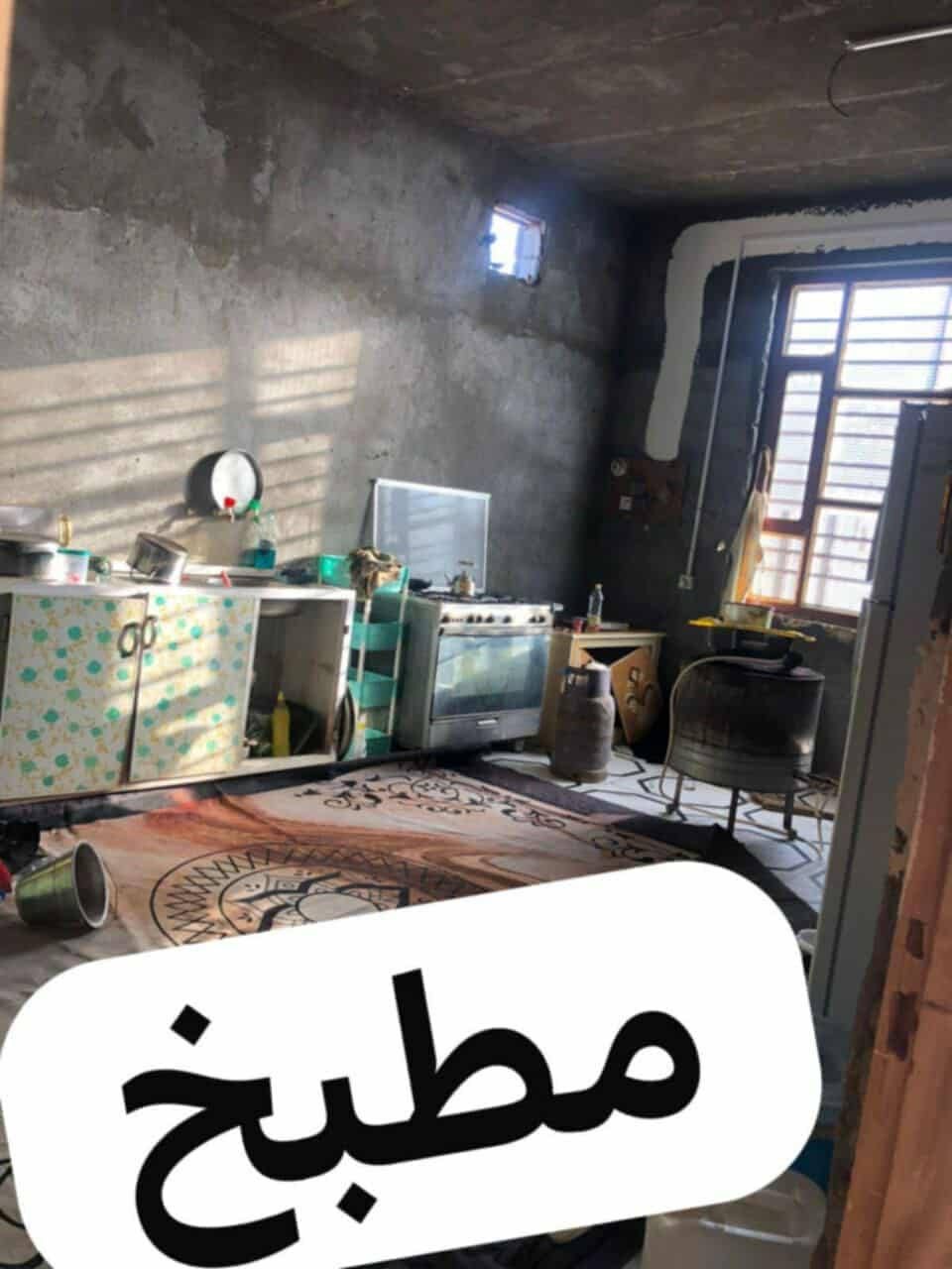 📌 كاع دونمين وبيها بيت بلوك كهربائي مساحته 250 عكاده بيه ثلاث غرف وصالتين ومطبخ وديوانيه هيكل وحمامات بلزهيريه يم المجمع اللبناني طريق الشريف طريقها باب الجامعة الخلفي ع حولي
السعر 25 
للاستفسار دايركت @mqaqas


**إذا كنت صاحب هذا الإعلان وتريد حذفه لأي سبب، رجاءا أرسل رسالة إلى الدعم الفني**