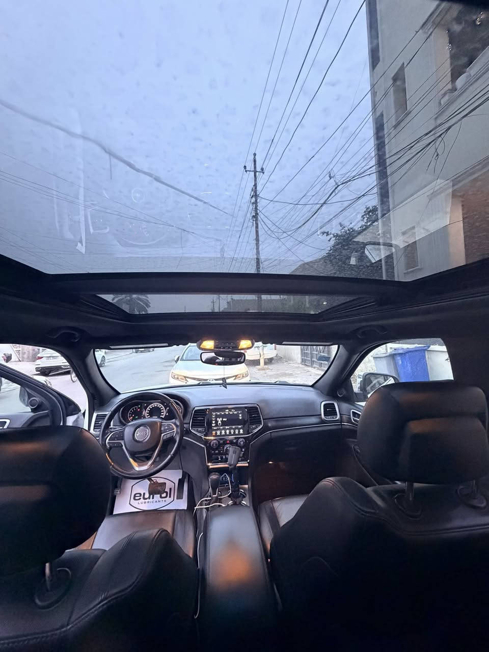 جيب شيروكي ( لمتد ) فول الفول
موديل / ٢٠٢٢  وارد / امريكي 

حادث / فقط بارد بدون قطرة صبغ مثل ما موضح بلصور 
فول فول مواصفات شاشة كبيرة لمس كاميرا 
حاسة رادارات كشن جلد كشن كاراباي بصمة 
 تشغيل عن بعد تحكمات ستيرن بلتوس اوكس
 كار بلي أوتو ستوب للتحذيرات تبيرد مركزي
 تحديد سرعة محرك 6 سلندر فورويل بارنوما 
محرك كير واير بشرط مامفتوح 
سيارة حيل نظيفة كلشي عل بلاد جديد 
سنوية هزة كلشي جديد مدفوع لـ
باسمي السنوية بشرط تحويل وغرامـة
سيارة مابيـها دينار مصرف كامل من كل نواحي

السعر / 29,500$ يعني 29 الف و 500 وبيها مجال 

مكان السيارة المنصور . الداوودي 
رقم / ***********
