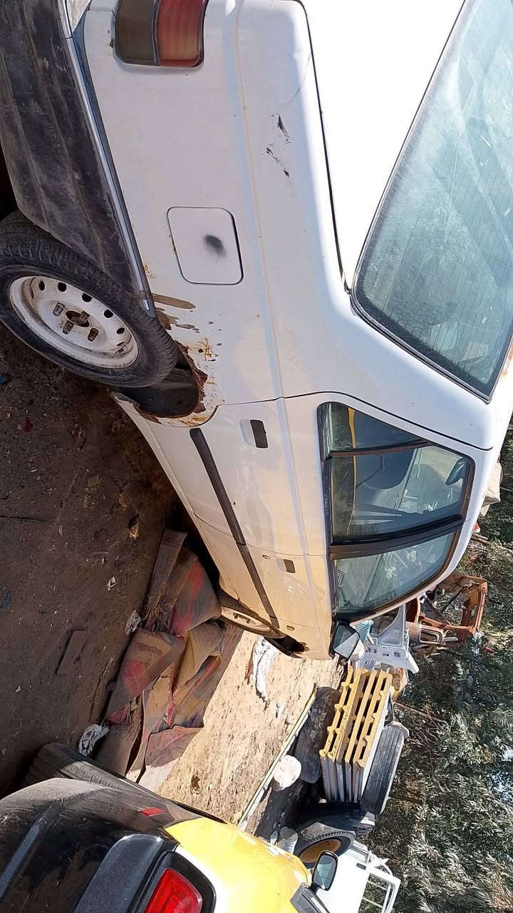 السلام عليكم عندي بيبان وجاملغات وبنيد وجنطه بيجو روا بلاديات ونضيفات لون ابيض للبيع *********** مكان ناصريه مدينه ٤٠٠دار  السعر ٢٥٠
