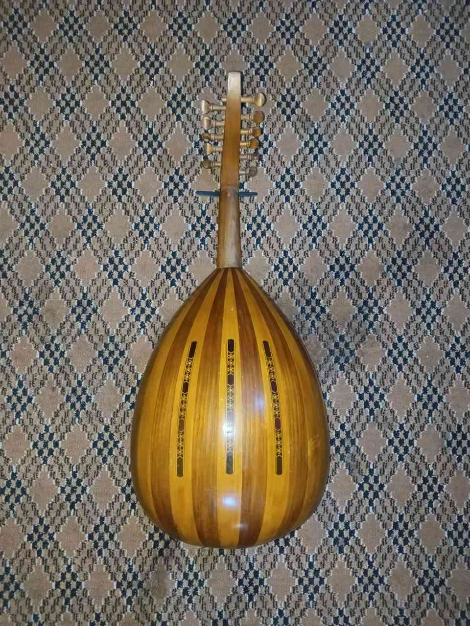 عود سوري بي نقص وتر واحد للبيع 100 قفل كربلاء طوريج ***********
