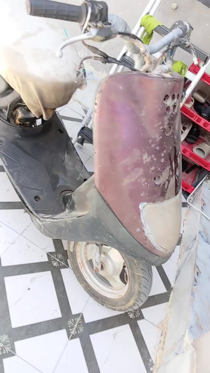 سلام عليكم منغولي للبيع 60 مكينه حلوه مابيه اي شي عوزها بس كفرات مكان ناصريه رقم ***********سعر خاص
