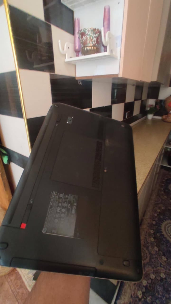 لابتوب للبيع 
معالج كور اي سفن الجيل الخامس 
رام 8G
هارد 128ssd
بطاريه شغاله ساعه ونص 
حجم الشاشه 17
ملحقات شاحنه وماوس 
مكاني شارع النفط شراي خاص او اتصال ***********
