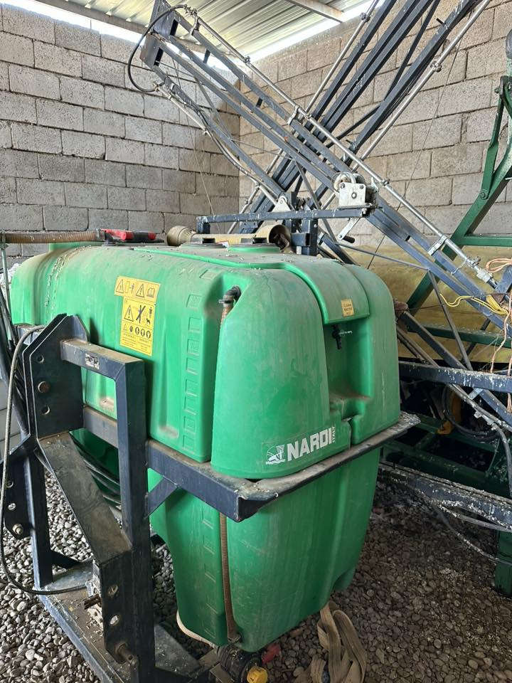 للبيع مرشة 800لتر نوع إيطالي مستخدم سنة نضافة 100%استفسار على رقم 
***********
