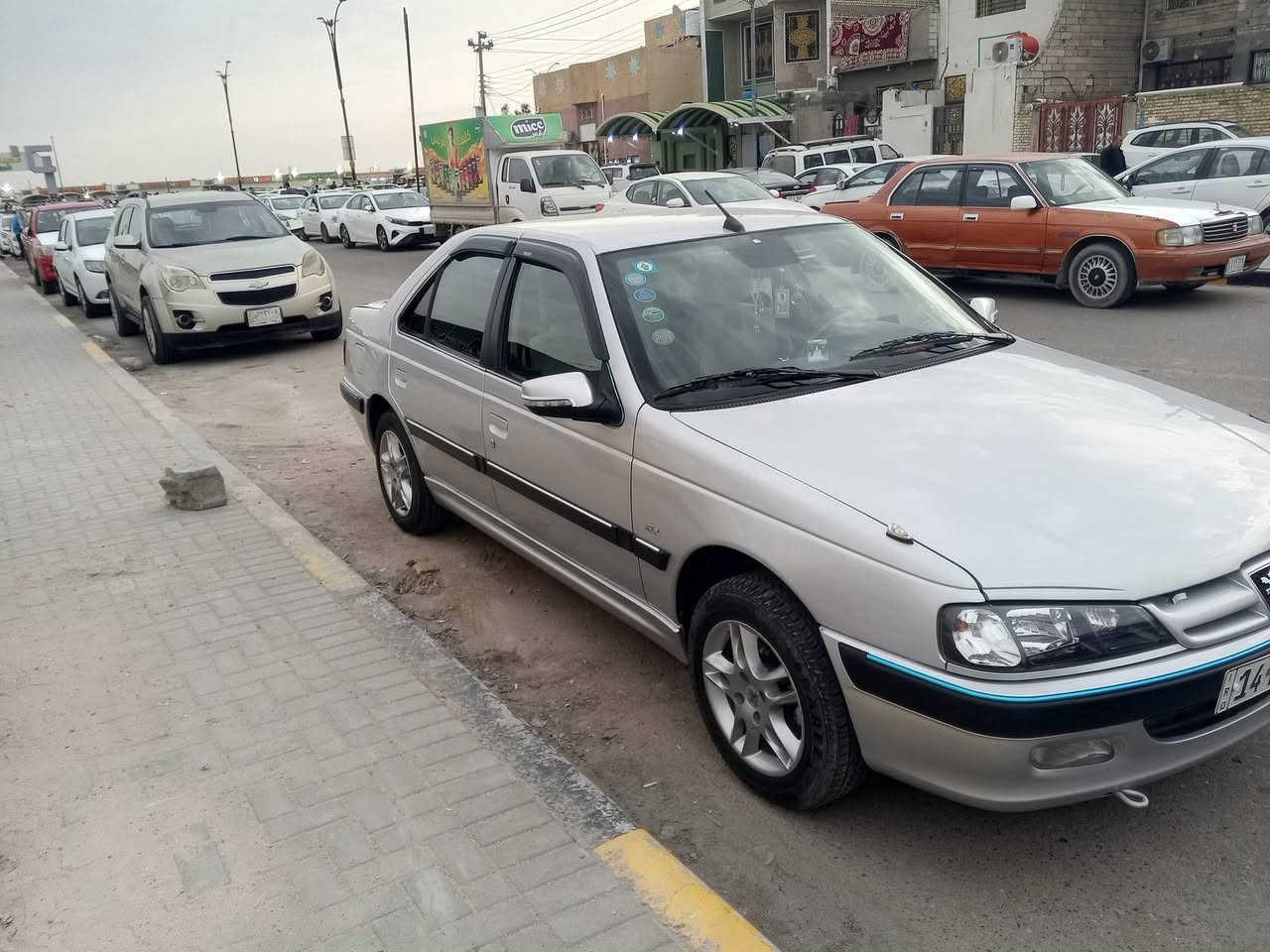 سلام عليكم 
بيجو بارص موديل 24 
رقم بصرة الإنكليزي باسمي 
ماشية 22 الف 
السيارة مكفولة 
السعر 88 وبيهه مجال قليل 
***********
السيارة موجودة باالبصرة
