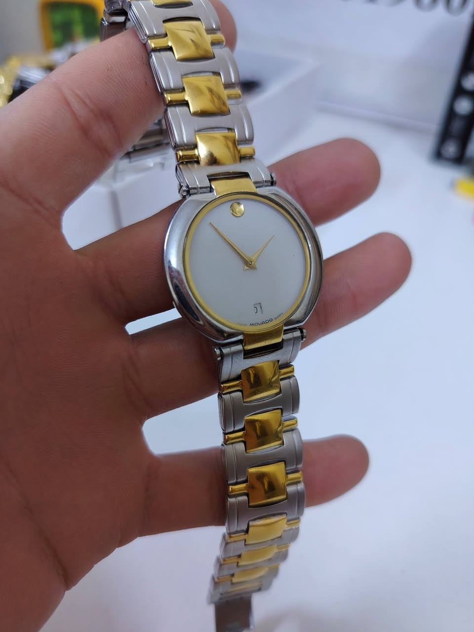 سلام عليكم شلعة ساعت بالة بي سويسري وبي ياباني كلة شغال ونضيف اي اسستفسار خاص او اتصال ***********
