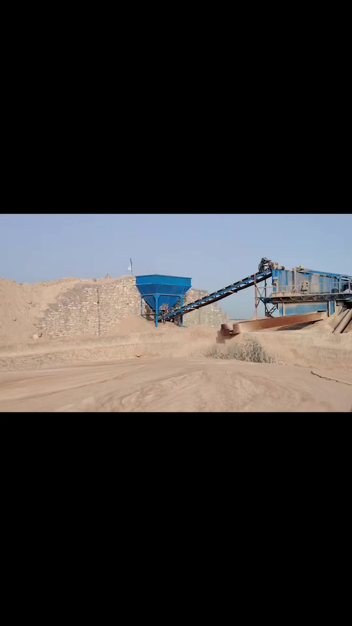 معمل رمل للبيع جاهز وجديد حوضين ٢   اتريد اهوة والياته اتريد بس اهوة بي رمل تقريباً ٢٠٠ قاطرة بي حصوو ٢٠ قاطرة.... مكانه بحر النجف طريق معمل كار... ***********
