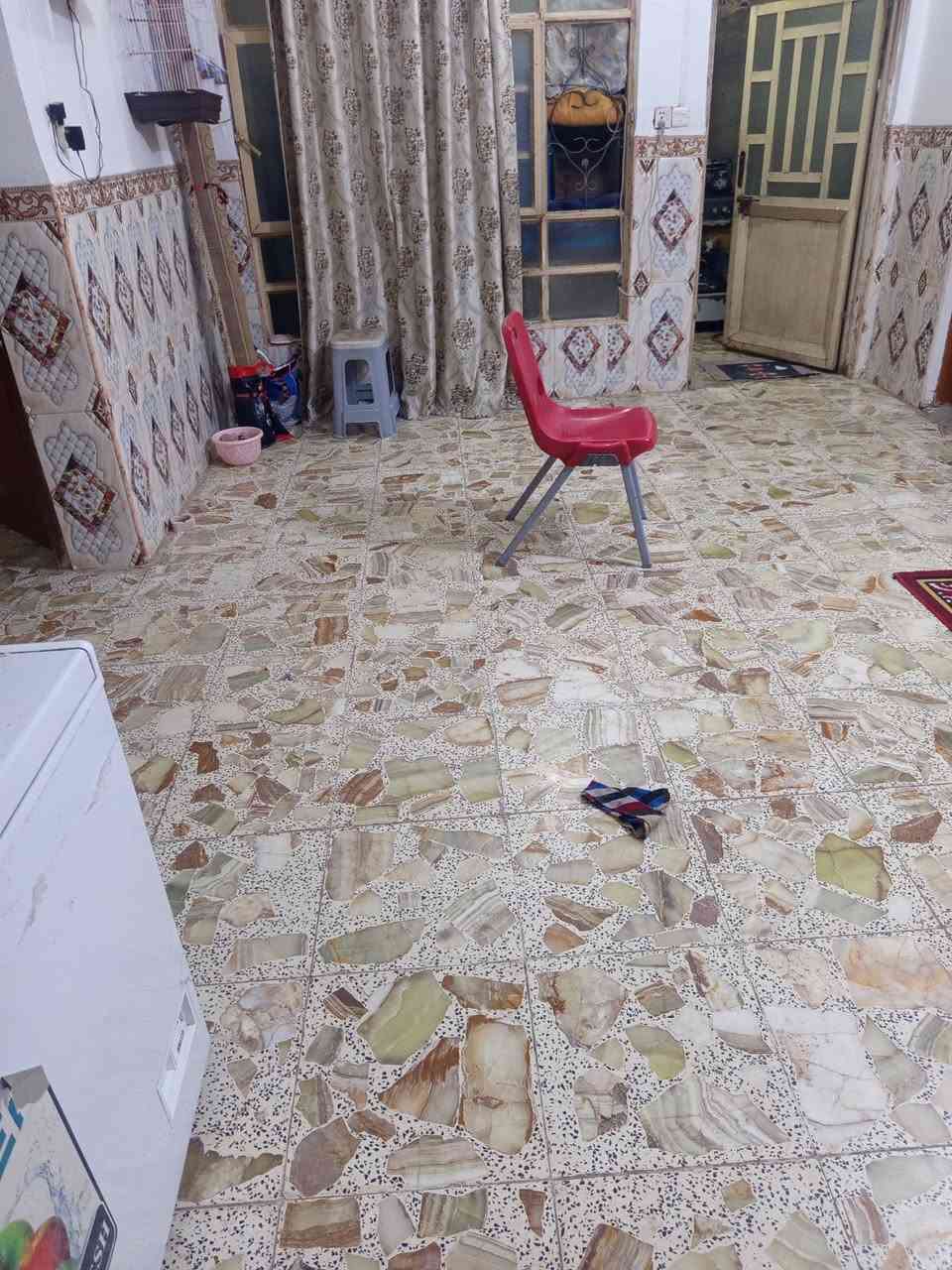 السلام عليكم دار حي المطاط طابو صرف عله شارع 20 مقابل الجامع الهيكل مباشر مساحه 200 تحتوي 3 غرف نوم مطبح صاله ستقبال + مساحه 50 متره ساحة البيت تصال ***********
