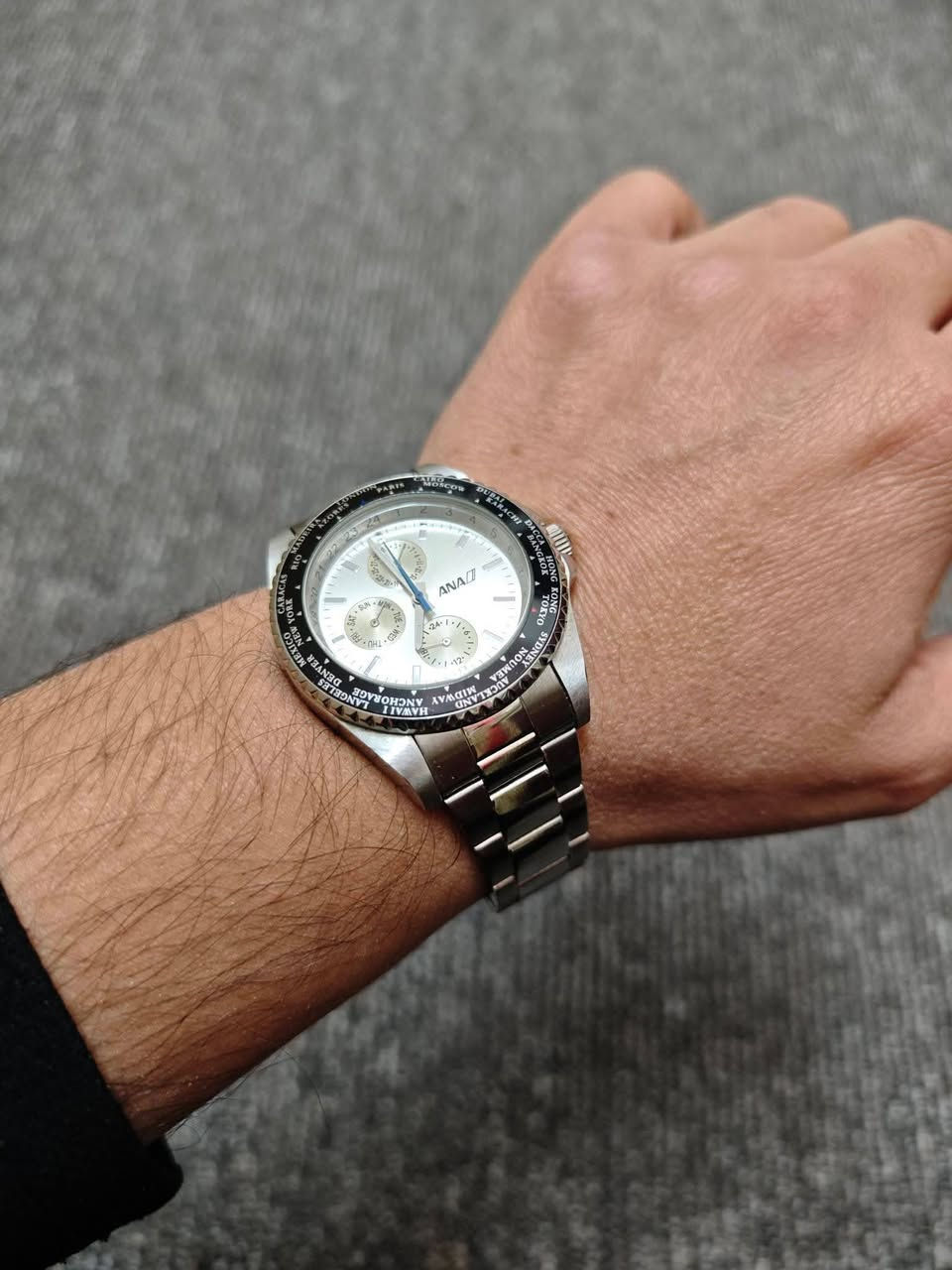 سلام علیکم.
ساعە ئانا اصلی للبیع. یابانی. باتری. سنتر یومی و سنتر اسبوعی و سنتر 24  ساعه. رینك دوار. ضد الماء. قطر 43 مع زمبلک. تصمیم رائع. نضیف جدا بالستیكر. سعر 60 الف مكاني بغداد الزعفرانية هاتف  ***********
