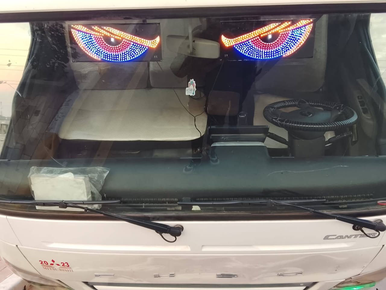 يا الله على بركه الله كنتر موديل 2023 السياره كفاله عامه ماكينه وقير على وضع الشركه تدفئه تبريد شغال تخم تاير جديد حداديه برغي ما مفتوح بيها على وضع الشركه السياره جاهزه وحلوه رقم اربيل دولي باسمي لا يدزنون عالي ناصي لافتات خلفيه محجر حداده جلال  السعر 270 ورقه وبيها مجال حق الجيه مكان كربلاء المقدسه حي العسكري رقم الهاتف ***********4
