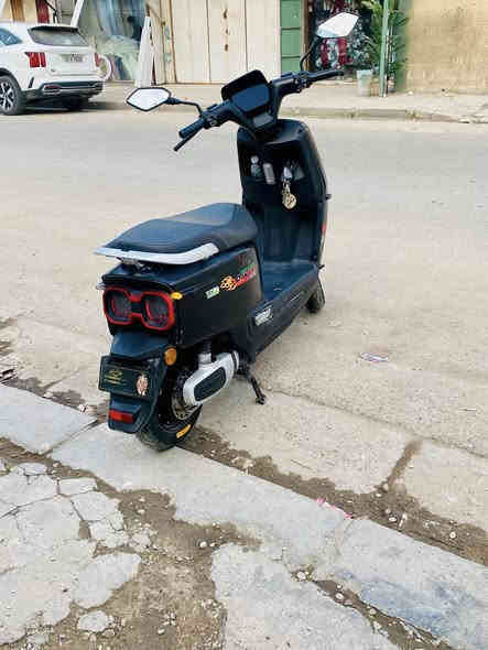 دراجه شحن ريان 2025
6 بطاريات ونلي نظيفه كلش 
تمشي 60 كيلو 
3 سرع 
معروفه بعد الريان دولار السوك ومعروفه مواصفاتها 
تعال وشوف بعينك لتعامل بدون متشوف الدراجه 
سعرها 690 
مكاني اليرموك 
رقمي ***********
