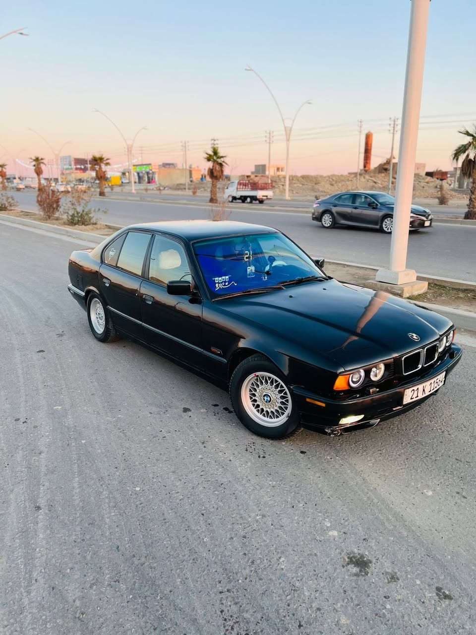 السلام عليكم بي ام موديل 1994 بلادي حجم 525 كبس  اوتماتيك
لون اسود  رقم سليمانية دولي سنوية  لغاية 2027شرط التحويل 
بجم عريض 
فول فول مواصفات عدى السلايت  
كشنات جلد داخل غرفته اسود  بلادي لوك وكهربائي اربع جامات كهربائي اوتو سستم  سماعات
 ويل خليه بلاد 
تبريد شغال
 لايت حلقة ومنظومة زينون 
 دبل ايرباك و دبل جكمجة 
صدر امامي وخلفي جديد
و٤ تايرات لوك 
 مصبوغة جمالية فقط بدون اي ضربة ولا دواخل
سيارة  جديدة 
 مكان السيارة تكريت  السعر 61 وبيه مجال شراي خابرني وتدلل رقم الموبايل ***********
