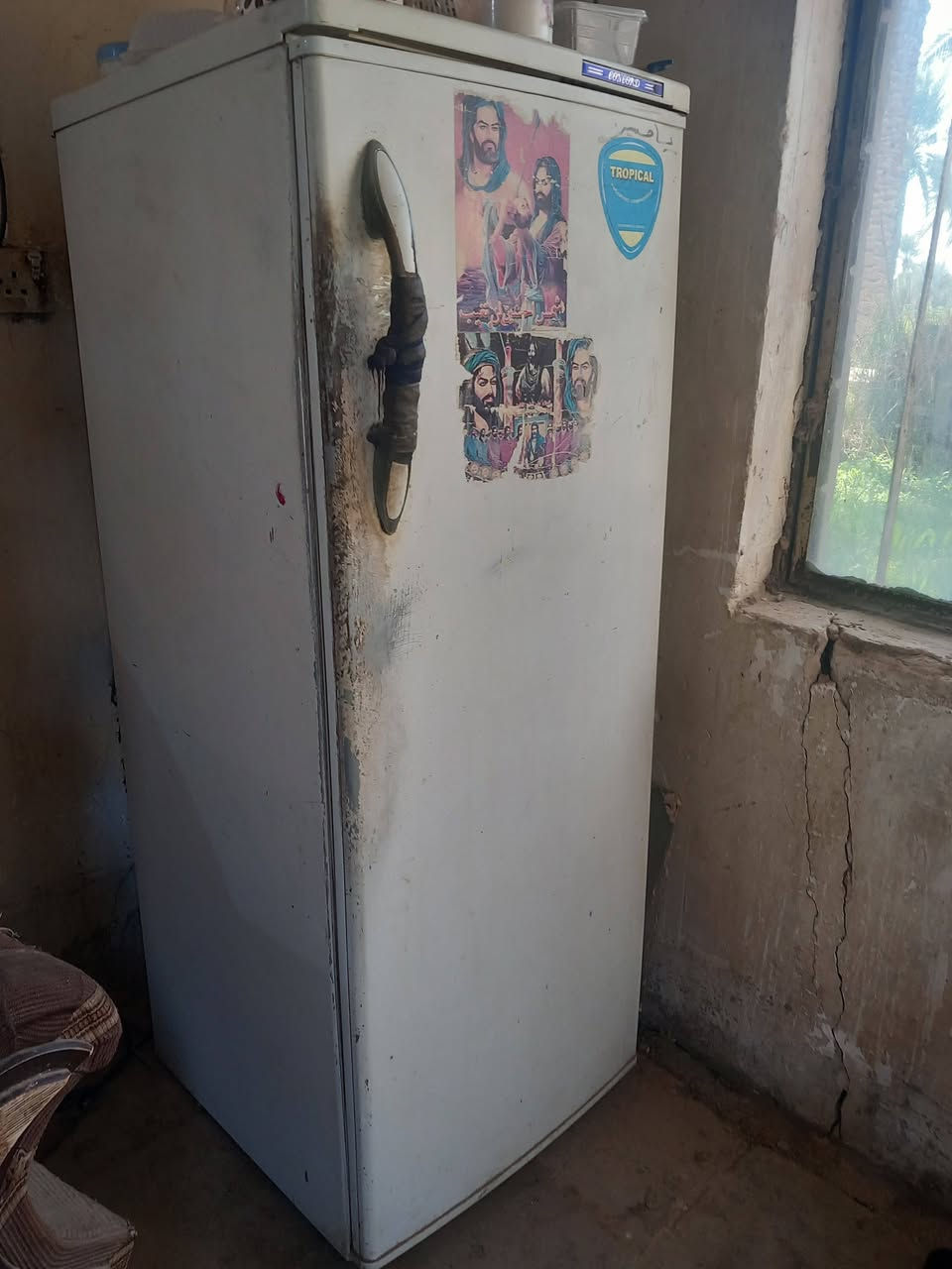 السلام عليكم غراض مستعمله للبيع 
العربانيه حديد درجه اولى+ثلاث تايرات درجه اولى حجم 13
و الثلاجه نضيفه فقط تبريده متوسط و موطور جديد درجه اولى 
سعر العربانه .100وبيه مجال 
و سعر الثلاجه 40الف وبيه مجال
والاستفسار على رقم ***********
