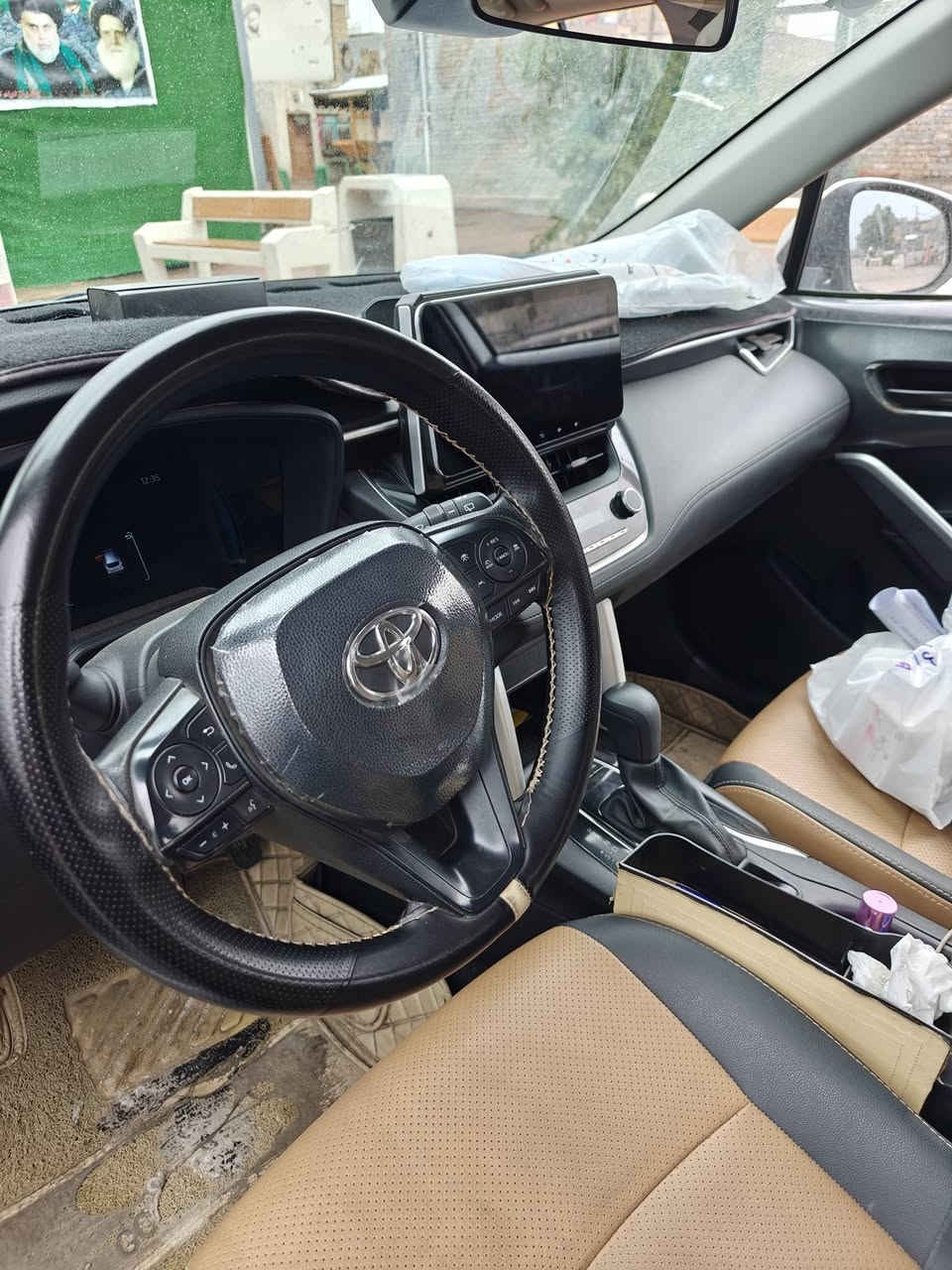 كورولا كروس  – الشكل الخليجي، فول مواصفات، علامة زرقاء !تجميع صيني

موديل،2024 | رقم بغداد ا مع كراسي داخل بيجي كهرباء 

✅ محرك 2000 سي سي – 4 سلندر هايبرد (صنع في اليابان)

✅ دفع أمامي + ناقل حركة CVT

✅ جنوط قياس 17 إنش

✅ دخول وتشغيل بصمة

✅ تحكم كهربائي كامل بالنوافذ

✅ 4مقاعد جلد

✅ تبريد أمامي وخلفي

✅ فتحة سقف (سلايد)

✅ نظام مراقبة ضغط الإطارات TPMS

✅ نظام رادار أمامي ومثبت سرعة

✅ حساس امامي خلفي

✅ بلوجكترا السياره فول واحد على واحد

• نظام تحذير التصادم الأمامي

• نظام التوقف التلقائي

• نظام تحذير الخروج من المسار

• نظام البقاء داخل المسار

✅ نظام ABS

✅ منافذ USB-C

✅جنطه كهرباء 

(ملاحضه) بيه زلغ بسيط

السعر :  165$ 

ماشيه 48 الف قابل للزيادة

للاستفسار الاتصال :***********
