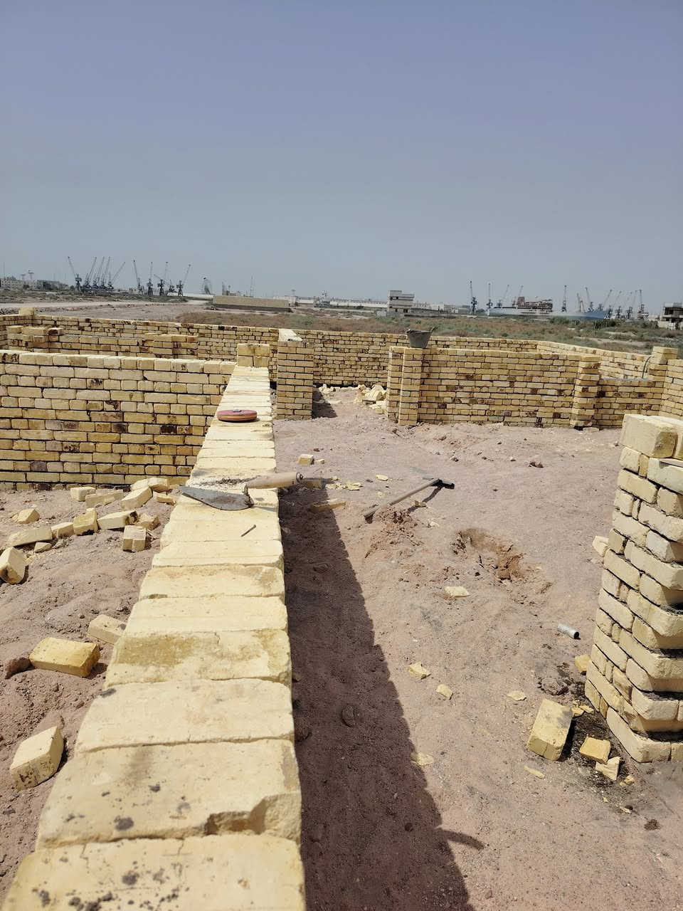 سلام عليكم كادر بناء من سماوه *********** واتساب اتصل وتدلل متفرق حالينا نشتغل بلبصره
