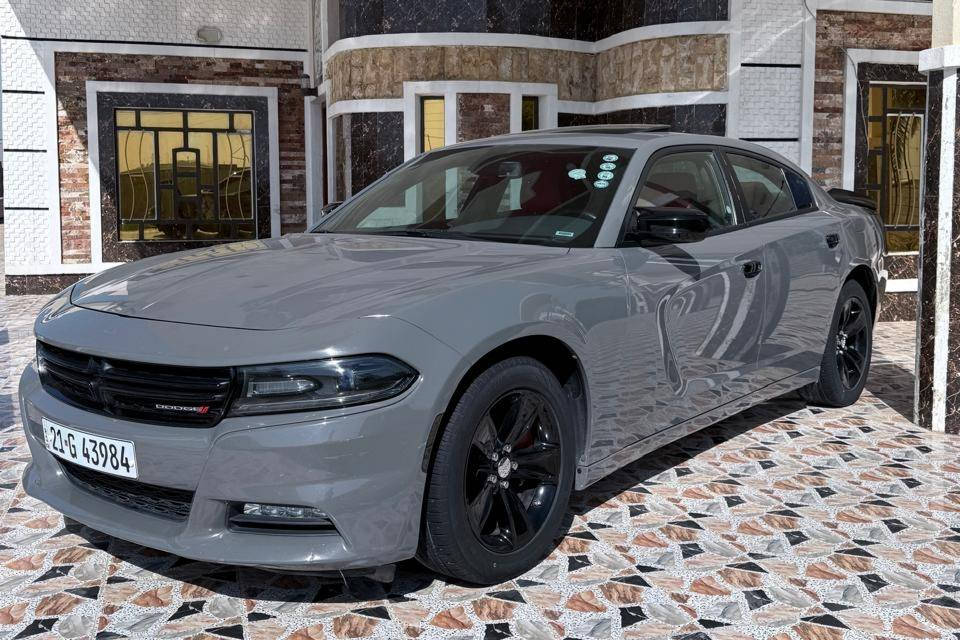 دۆج چارجەر 2018 رەنگی ناوازە 
ڕەقەم سلێمانی 
سەنەوی و هەزەی تازە 
سەیارەکە بە کلین داغڵ بوو 
تەنها کەمێک شوخت بە چەمەلاغی بۆیاخە کراوە 
بەسمە و شەغال 
دەرگای بەسمە 
شاشە گەورە 
کامێرا دواوەی 
تحکمات سەر سوکان 
ئاوێنە هیتەر 
ویل کەپ 
لەسەر دەقی شەریکە ماوەتەوە 
هیچ مەسرەفێکی تێدانیە 
نموونە لە جوانی و پاکی 
وێنەی سۆنەرەکەیم داناوە 

سـعـر : لە کۆمێنت داوابکە ڕاستەوخۆ بۆت دێت 📥 

گێر و مەکیەنەی بەشەرت 
هیچ کێشەیەکی تێدا نییە 

ژمارەی خاوەنەکەی 
***********
