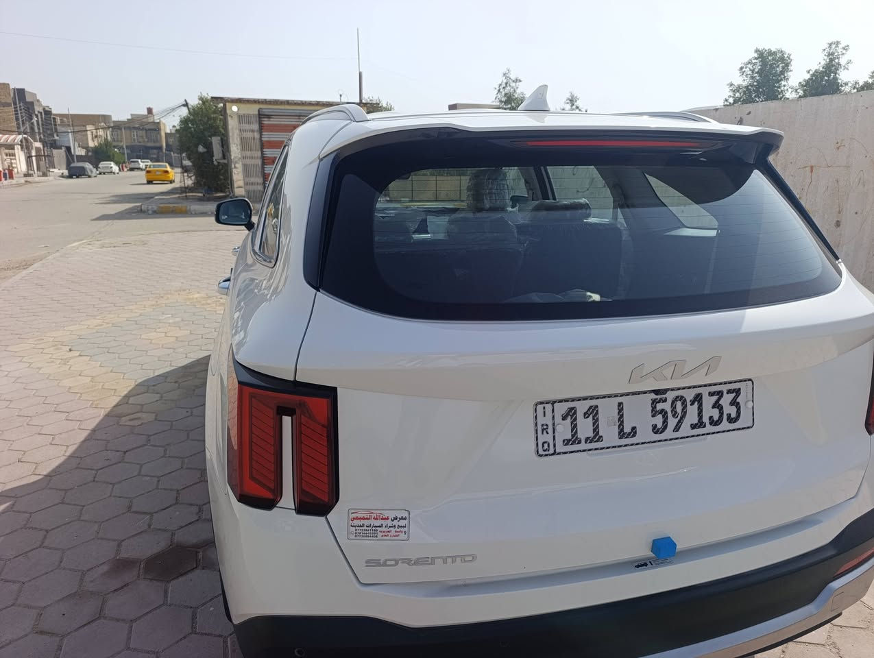 سورنتو خليجي موديل 24مكفول ماشيه 39 مواصفاته معروفه بصمه داتا شو سبعه راكب ثلاث قطع تبريد باقي المواصفات معروفه تحويل مباشر 
السعر المطلوب 320 ثلث شدات وعشرين بيه مجال بيه شخط بسيط اباب خلف السائق الباقي على وضع الشركه 
موجوده بالناصريه حي الشهداء 
تليفون ***********
