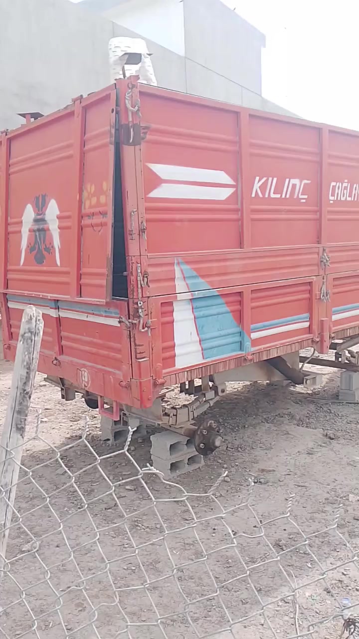 سلام عليكم دكاكه عدد ثنين وحده اوزنش وحده عقرب تقليد هارمك مع عرباين ثنين للبيع مكان سليمان بيك طوز
***********
