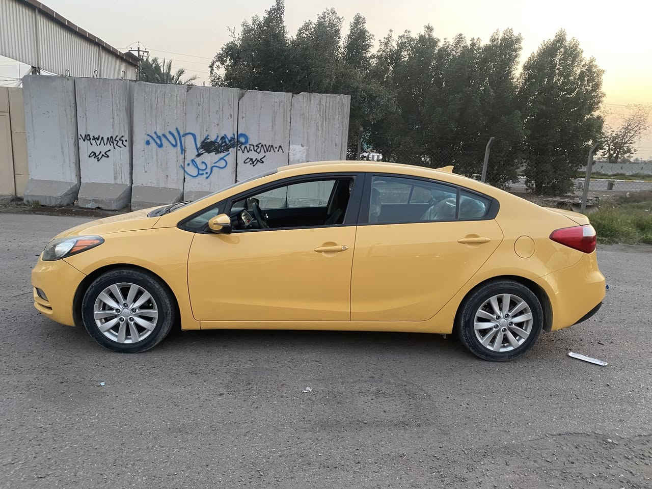 للبيع فورتي موديل ٢٠١٤
رقم بغداد انكليزي الجديد

مصفره هيئه وغرامات

حادثه جاملغ خلفي بدون دواخل

بجم كبس شركه

محرك ٢٠٠٠ دوش

السعر ٩٩

مكانه بغداد

***********
