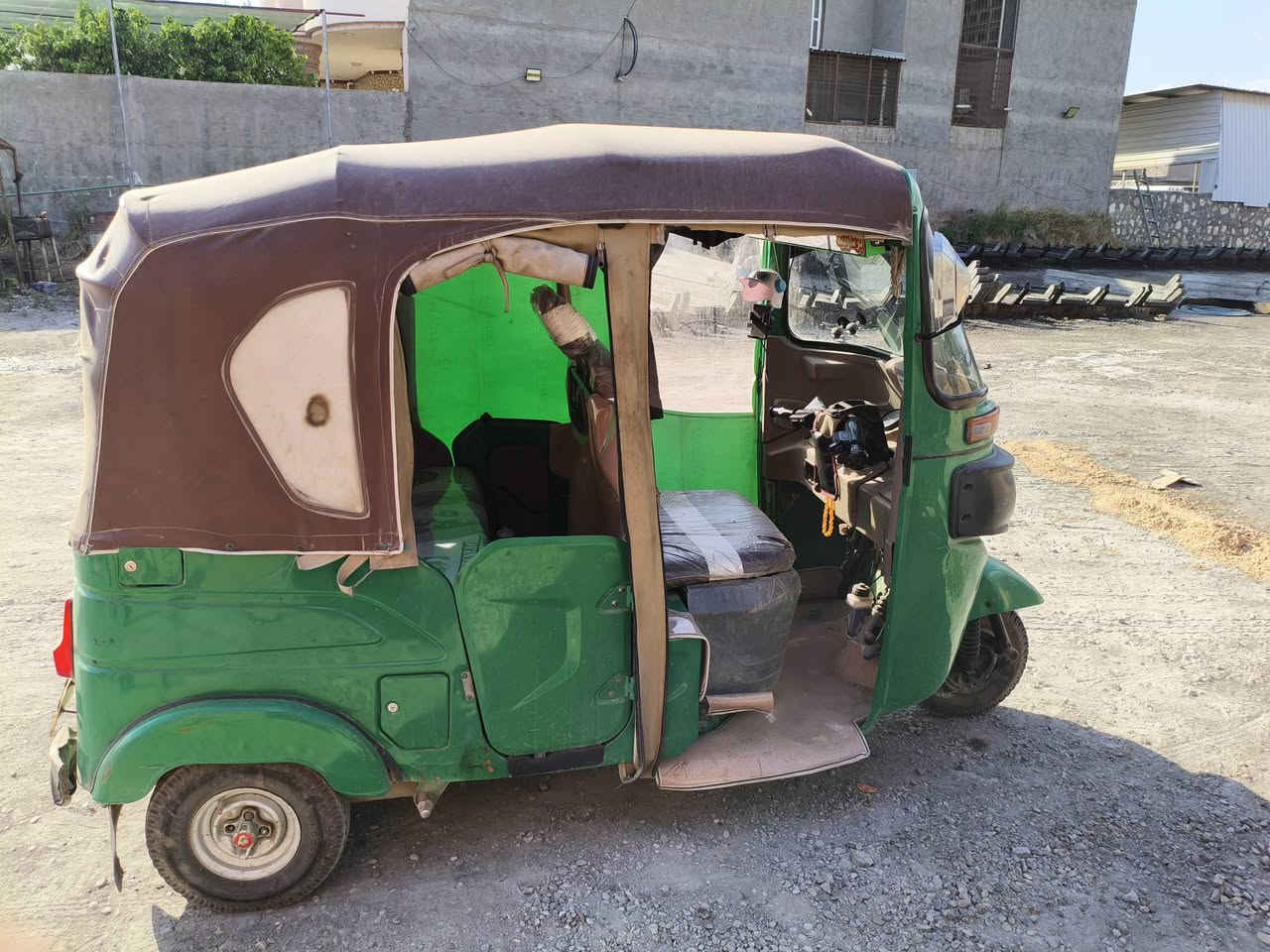 السلام عليكم تكتك للبيع موديل ٢٢ السعر ٧٥٠٠ وبيها مجال المكان سياحي اني مكلف بلنشر هاذا رقم صاحبها ***********
