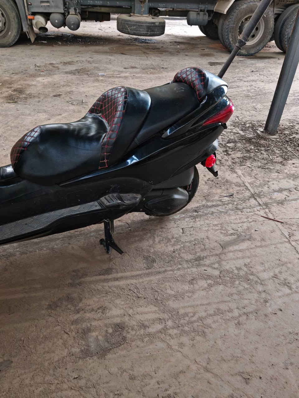 سلام عليكم فورزا صفر٨ للبيع جاهزه كلشي مابيهه مكفوله السعر ٥٠٠ وياها كفر ابيض كامل ***********
