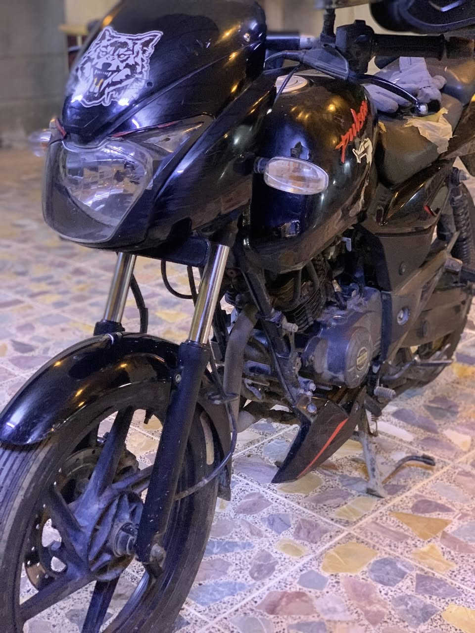 بسم الله الرحمن الرحيم الدراجة للبيع خير من الله مكينه تخبل بيها معدل عالي أوراق كامله الدراجه معروضه بمليون وميه  1100 موشراي لأتعبني  دراجه شوكت ماتجيها نكره سلف  للتواصل ***********.  واتساب موجود
