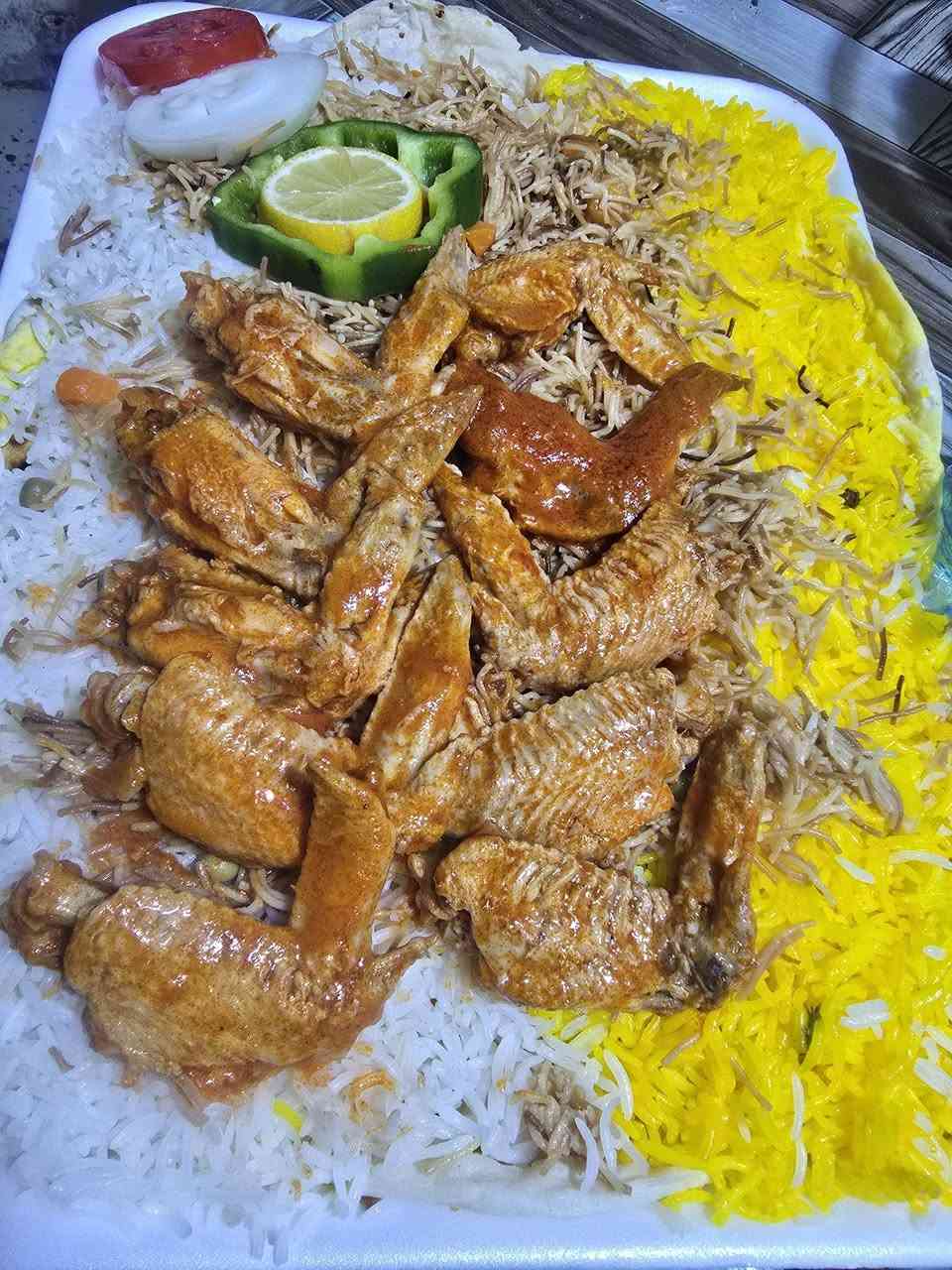 مطعم سيد عبد العنوان المحطه مقابل معجنات النجفي
يتوفر دجاج فريش
أجنحة
تشريب لحم فريش
اكل روعه
بانسب الإسعار
تعالو زور المطعم وذوقو الاكل
يفتح المطعم من الساعة السادسة صباحا مع وجود وجبة ريوك
***********
