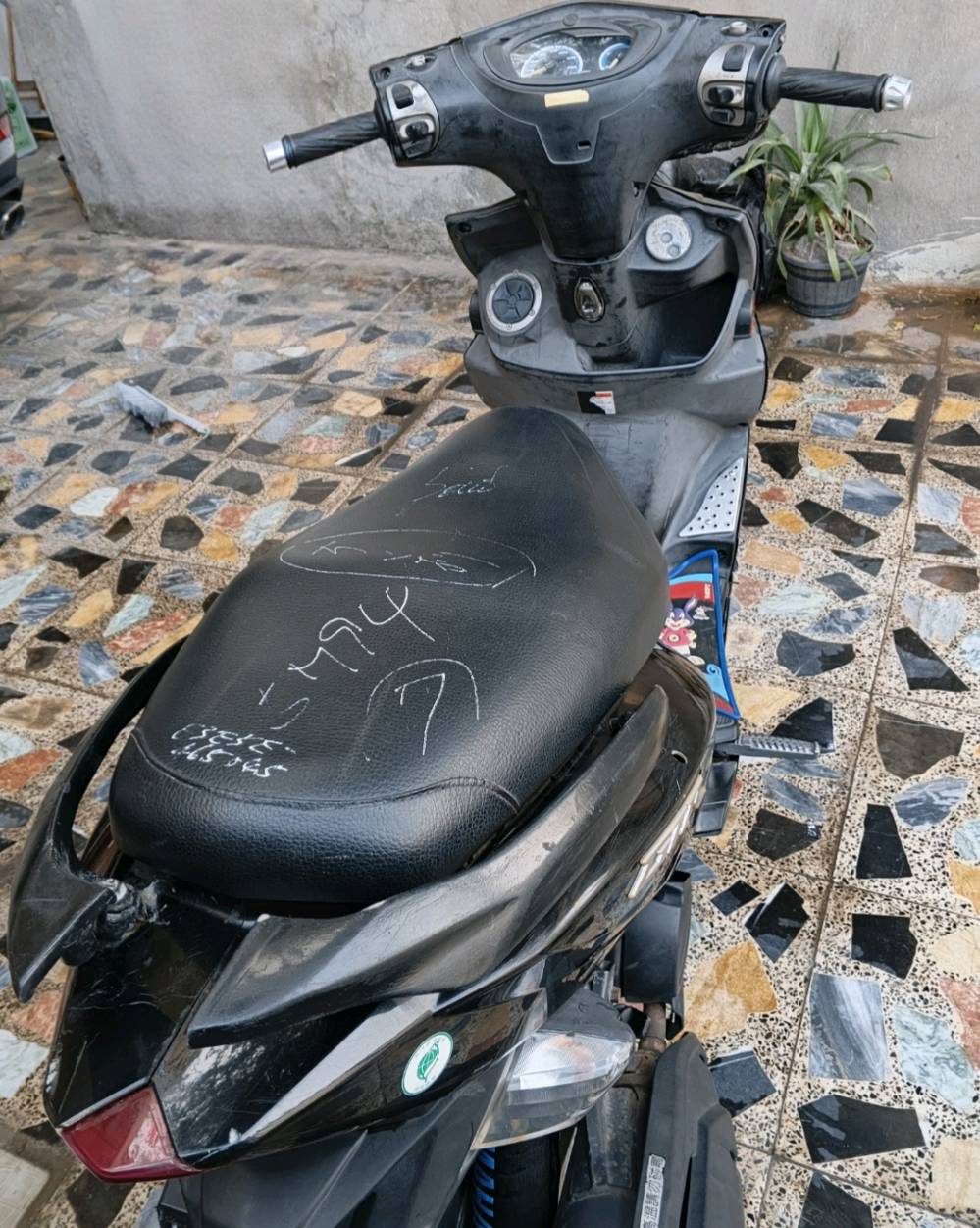 السلام عليكم جيتي ار ناشفة للبيع
كفالة عامة كهربائيات و محرك 
كفرات بلادية كاملة من نواقص 
دراجة بيها قبق هندر بلادي مال ثعلب والبلادي مالتها موجود 
مكاني بغداد الحرية
السعر 900 قفل 
*********** واتس اب