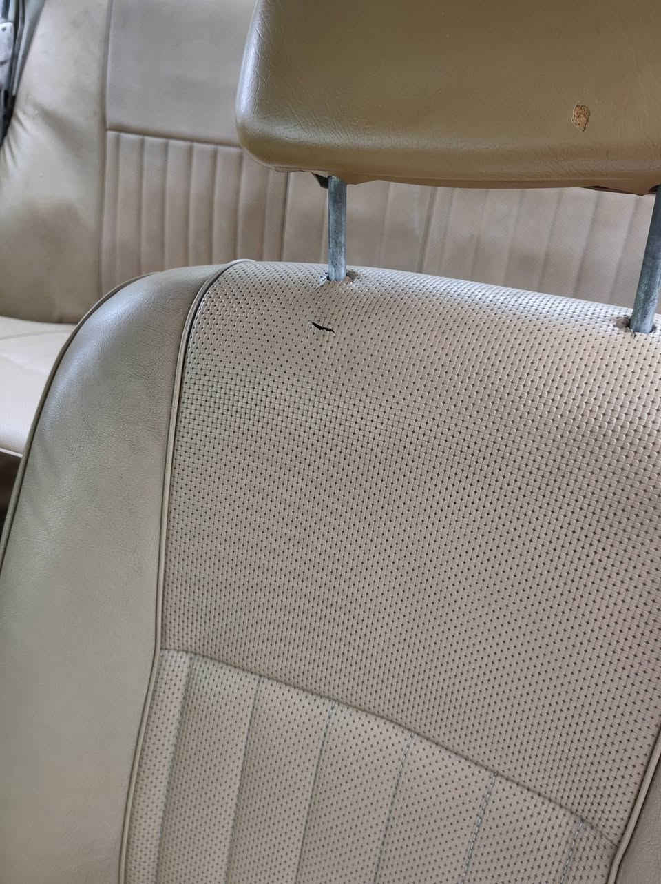 سيارة بأسمي من 1981  كير محرك صبغ طخم  وضع شركة   المحرك استندر  بستن وكرنك  لا صرف ولانفخ  السيارة  بيها  زنجار ع الصبغ  لان  جانت واكفة  سنين ،
موصل   ***********    بي  واتس
السعر 32 وبي مجال
