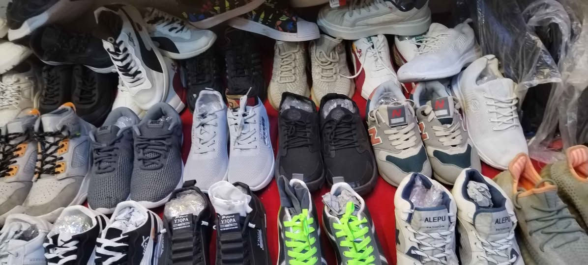 متوفرة حاليا شلعة كاملة
ترانشوزات رجالي شبابي
قياس 40 41 42
بغداد الشعب
للاستفسار الاتصال على ***********
واتساب بغداد, العراق
