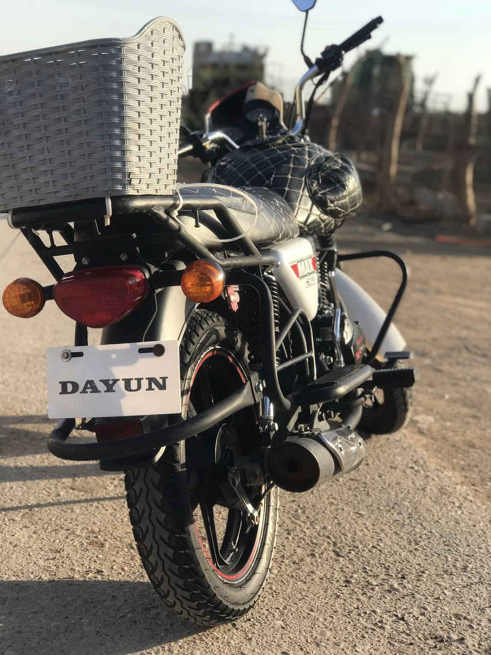 السلام عليكم ورحمة الله وبركاته 
للبيع موطور دايوان فحل عالي 🏍
موديل 2023  مرقم وكامل 
رقم ديالى بأسمي تحويل ثاني يوم 
مكفول من كلشي عده الصلنصه 
الحجر مالتهه  اتفلش وزررفتهه
***********  
السعر. 2850  وبي مجال حك الجيه
مكاني ديالى قضاء المنصوريه دلي عباس 
والمايعجبه السعر ابراحته مامجبور يعلق 
ويسمع كلام محلو مني 😊☺️
