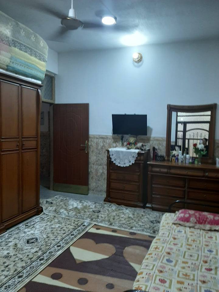السلام عليكم
بيت للايجار منطقة حسينية الراشدية منطقة 10 الف مقابل المستشفى التركي مساحته 120م ركن طابقين بناء حديث يحتوي على استقبال وغرفة ومطبخ وصحيات طابق ارضي وثلاث غرف طابق اول وبيتونه كبيره وسطح كبير كا هو موضح  بالصور علما ان المنطقة تبليط ومقرنص كاملة الخدمات ايجار البيت 450 الف علما ايضا ان البيت سوف يتم تفريغه نهاية الشهر الحالي للتواصل الاتصال على الرقم التالي ***********
