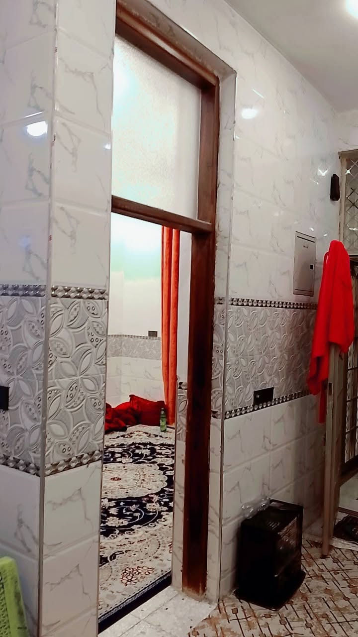 دار سكن ٨٠ متر أمامية شارع عريض بظهر الغربي قطاع الثالث مقابل مركز شباب الشعلة بناء حديث ٢٠٢٥ طابق ارضي كامل استقبال وغرفة نوم ومطبخ وملحقات الطابق الثاني غرفة غير مسقفة وستارة وبيتونة .
بناء درجة اولى .
السعر ١٢٥ ......***********
