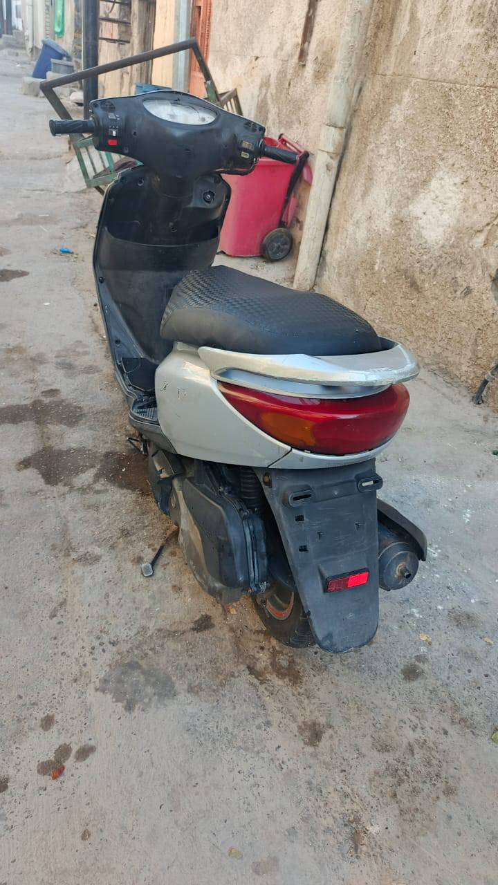 سلام عليكم دراجه اكزز نوزل محرك ناعم سلف سعر350 بي مجال بغداد مدينة الصدر ***********
