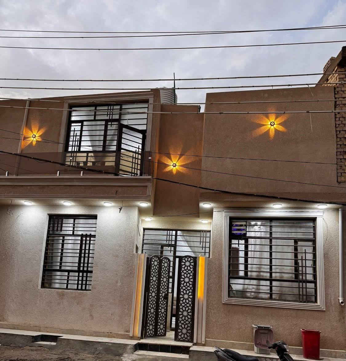 بيت للبيع 85 متر ركن على شارعين
الطابق الأرضي  صاله مطبخ  صحيات

محل 5‎*5مؤجر  محل 3*3 مؤجر 

الطابق الثاني غرفه4*3  غرفة الثانيه 4*5

صالة مع بلكونة مع منور  صحيات

السعر 135 مليون للعلم البيع مع الأثاث  كربلاء مدينة ألعاب الحر يم اسواق المائده
***********
