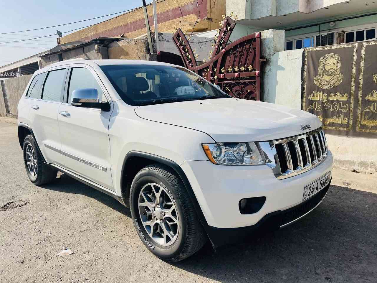 السلام عليكم 
جيب 2011 فور ويل للبيع وارد امريكي 
سنويه ورقم جديد بأسمي تحويل مباشر
فول فول لمتد 
مكينه 6 سلندر 3600 
تشغيل عن بعد+ اشاير بالمري+ سماعه دمام خلفي
بانوراما - ماوس تحكم وضعيات القياده 
كشنات كهرباء خزن ميموري جلد 
تدفئه 
تبريد بيانو 
تخم تاير- باتري - صدر 
كله جديد
حادث خاص 
السعر 160 بيهه مجال بسيط 
مكاني بغداد المعامل ***********
