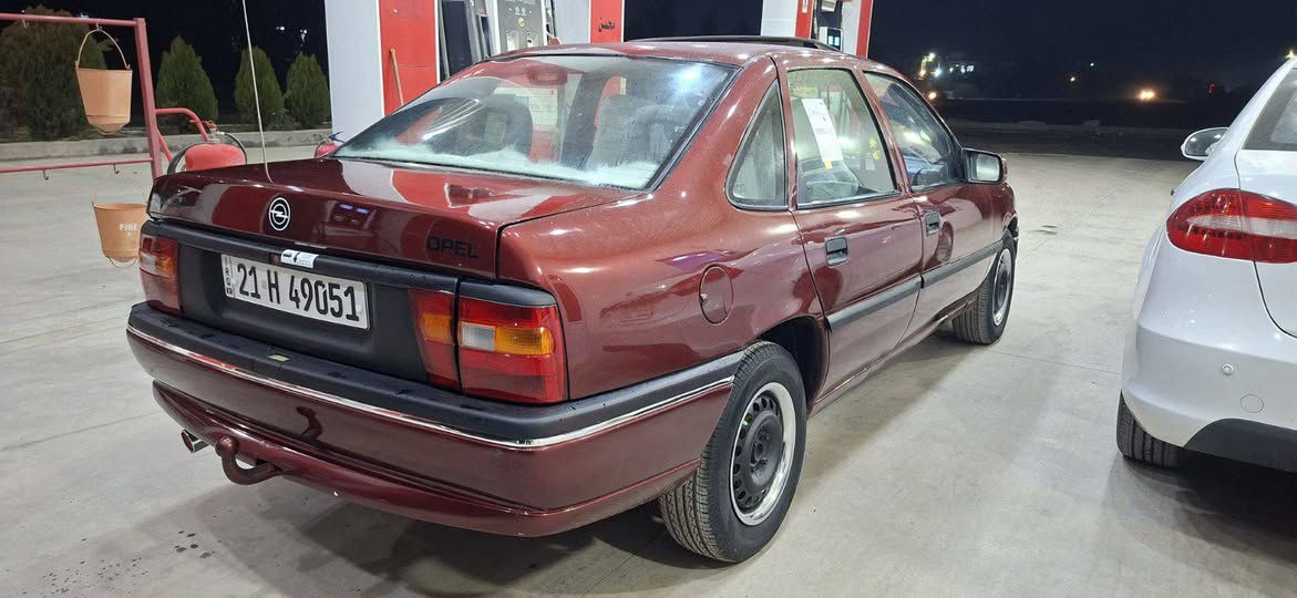 ***********///*********** 
شوێن: چەمچەماڵ    نرخ: ٥٠
اۆپڵ مۆدێل ١٩٩٥ مەکینە ١٨ گێڕعادی
سەنەوی تا ٢٠٣٠ تازەیە
چوار تایەی لۆکی بۆبەستراوە
سەقف سڵایت  سڵایت کارەبا
بێدەعم و بێخیاس    
کلێر عام بۆ جوانی
 هیلال و دۆسە ی بیلادە
گێڕ و مەکینە و تاقم پێشی بەشەرتە
ماڵدۆستە بێعەیب شمشمل, السليمانية
