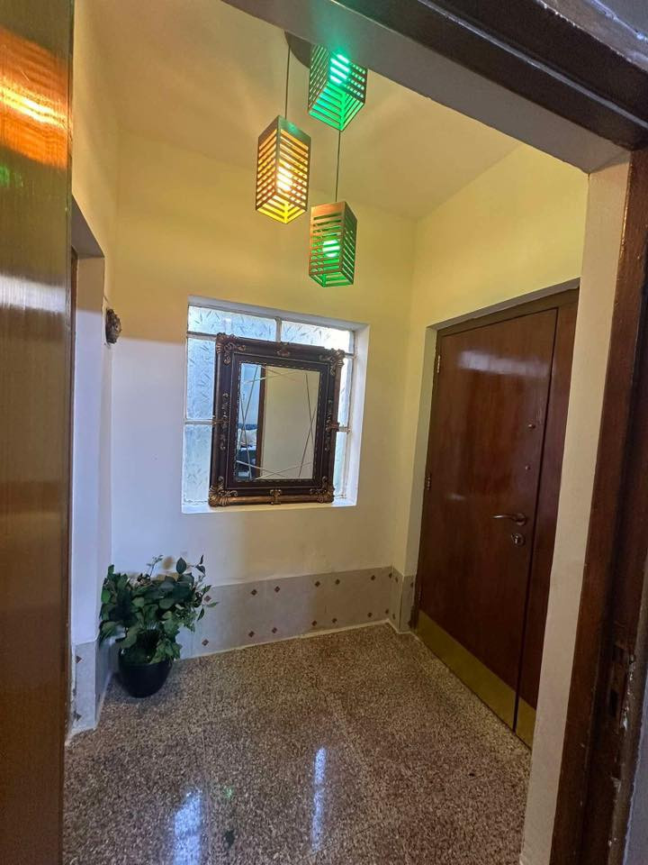 198 متر  عكادة نظيف كلش 
مقسوم منه مشتمل طابق ثاني من ضمن المساحة 
تقريباً 60 متر 
 يباع كامل 198 متر 

الحرية
فرع جامع الموسوي 
 بالسايد المقابيلة مولدة كاتم 10 امبير مجاناً 

للتفاصيل واتس اب 
***********
