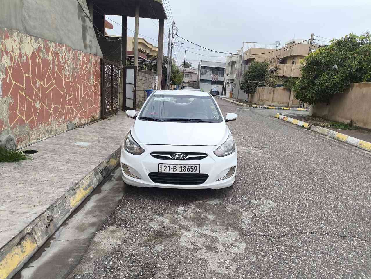 هونداي اكسنت 2011  محرك 16 حجم الكبير بدون ضرر بدون صبغ مابيها نقص برغي سياره جديده مال بيت بجم وخلف كبس سياره كلين شرط تحويل مكاني كركوك ***********//// ***********  السعر 115$ وبيها مجال
