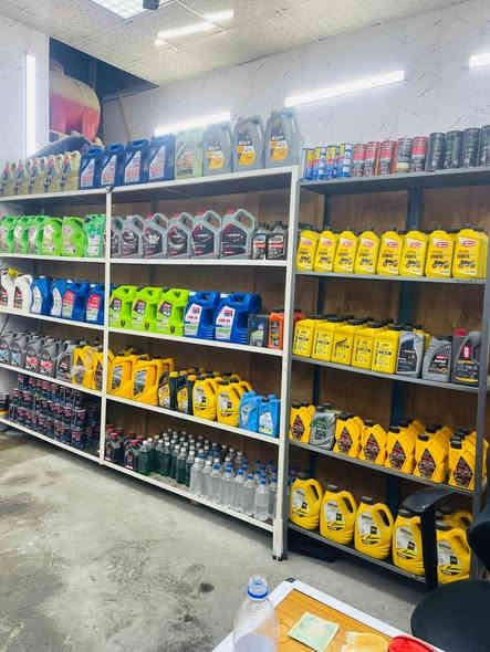 محطة تبديل دهن وغسل وبنجر العنوان مدينه قطاع ١٦ مقابل قطاع ٢٢ قرب تقاطع السفارة للستفسار *********** السعر ١٧ مليون وبيها مجال
